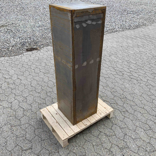 Postkasse i cortenstål, minimalistisk modell