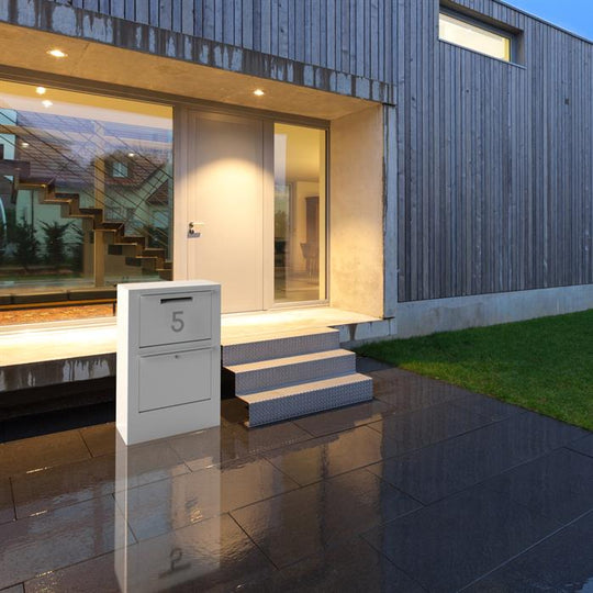 Postkasse i lakkert stål, brev og pakker, stor modell