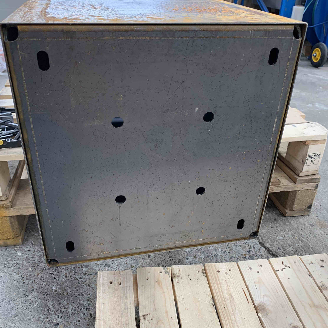 Postkasse i cortenstål, minimalistisk modell